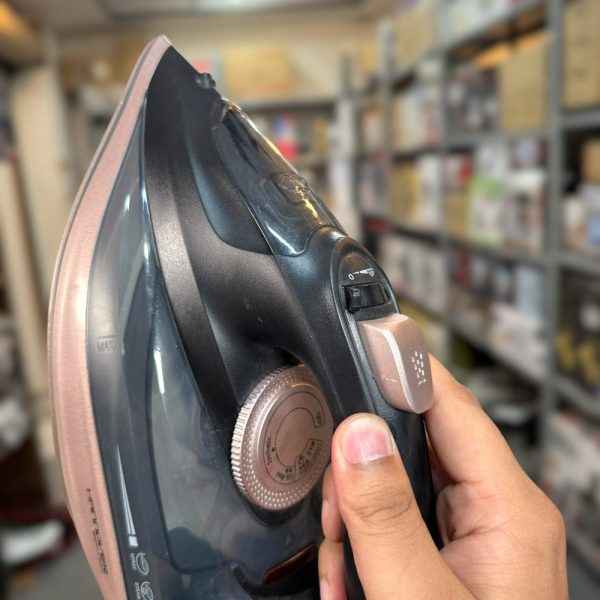Hannover Steam Iron – 2200w German Lot